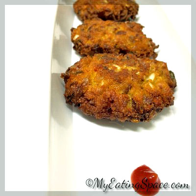 Make a spicy, gluten-free and healthy snack or appetizer with cabbage and chickpea flour, Spicy Cabbage fritters.