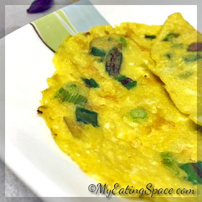 Omelette (omelet) for breakfast is a pleasure and the easiest way to include eggs in your diet. 4 minutes in the morning will make it more enjoyable. Easy and Fast preparation.
