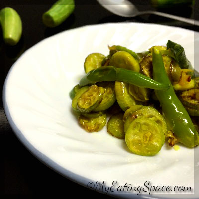 Ivy gourd stir-fry is the most simple and easy dish from the Indian Kitchen. They make a tasty and crunchy side dish for anything from rice to bread. As mezhukkupuratti is one of the main dishes in Onam sadya, try out the diabetic-friendly vegan and vegetarian dish from 'My Eating Space'.