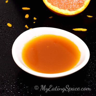 Vegan caramelized orange syrup that can be made with 3 ingredients. They are great to make drinks and desserts. Drizzle it over pancakes or waffles and enoy. The syrup can be made ahead and stored in the refrigerator. Enjoy some orange love throughout the year, whether oranges are in season or not.