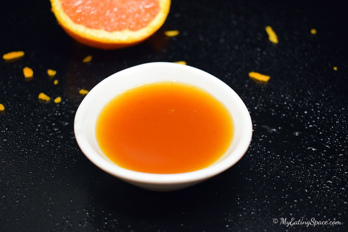 Vegan caramelized orange syrup that can be made with 3 ingredients. They are great to make drinks and desserts. Drizzle it over pancakes or waffles and enoy. The syrup can be made ahead and stored in the refrigerator. Enjoy some orange love throughout the year, whether oranges are in season or not.