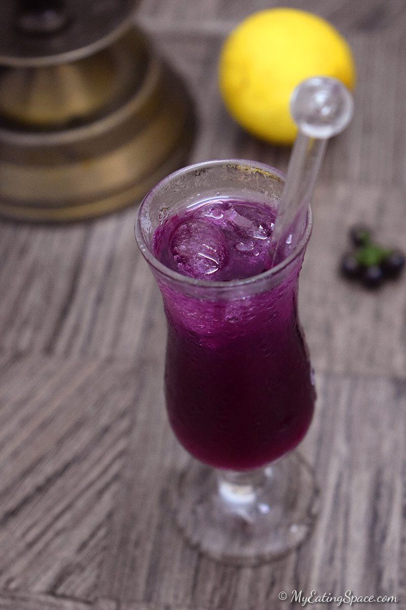 Wonderberry Juice, this purple lemonade is a summer drink and with the elegant natural color, looks like the drink from a Disney tale or a halloween drink.