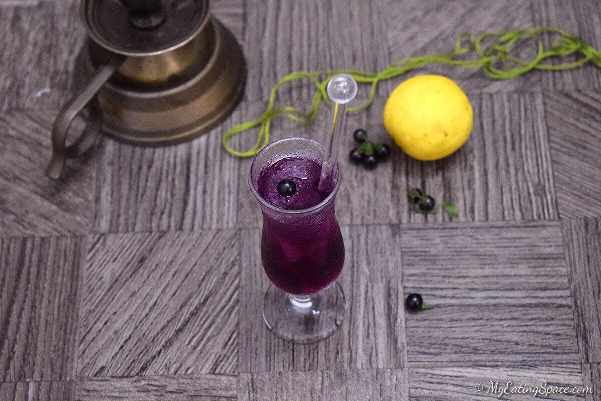 Wonderberry Juice, this purple lemonade is a summer drink and with the elegant natural color, looks like the drink from a Disney tale or a halloween drink.